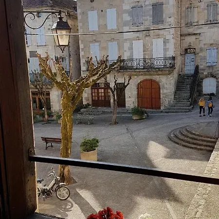Renove Dans Une Maison Datant Du 16e Siecle , Situe Au Centre De Cajarc. Apartment Cajarc