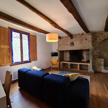 Apartment Renove Dans Une Maison Datant Du 16e Siecle , Situe Au Centre De Cajarc. Cajarc