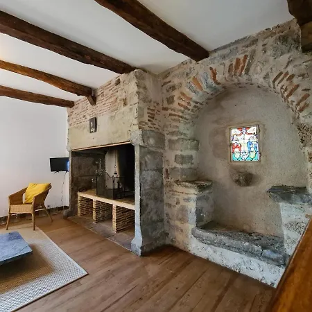 Renove Dans Une Maison Datant Du 16e Siecle , Situe Au Centre De Cajarc. * Cajarc