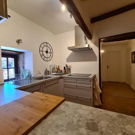 Renove Dans Une Maison Datant Du 16e Siecle , Situe Au Centre De Cajarc.